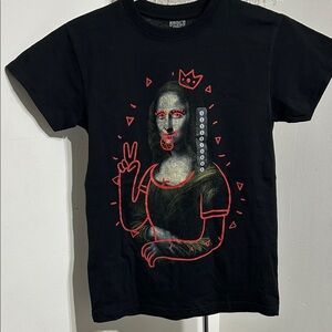 MONA LISA Black Tee with Red Graphic